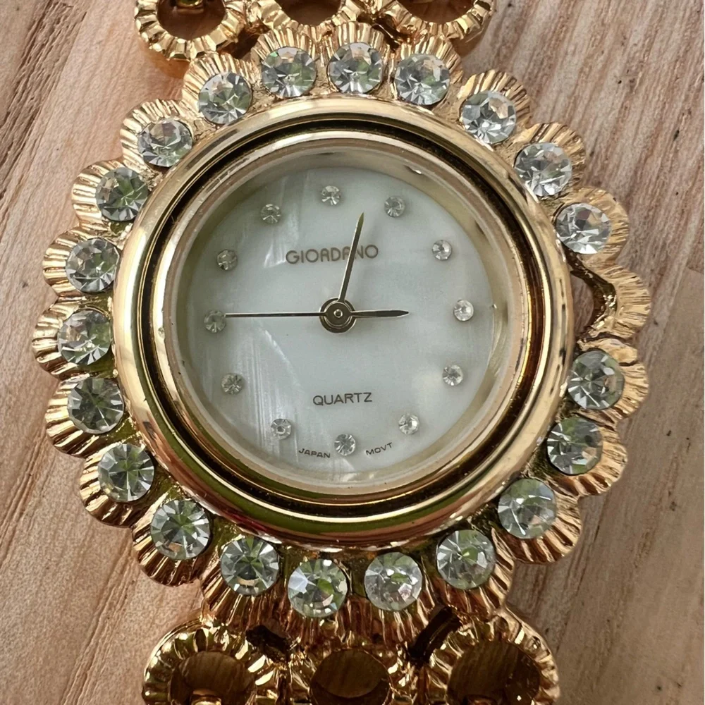 Vintage Giordano ladies gold tone bracelet watch NEW BATTERY